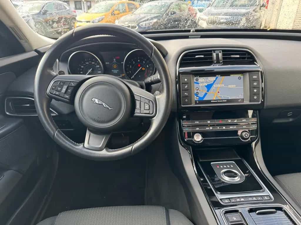 Jaguar XE 2,0L Automatik Pure Benzin*Navi*AWR*Garantie* 07/2019-photo-16
