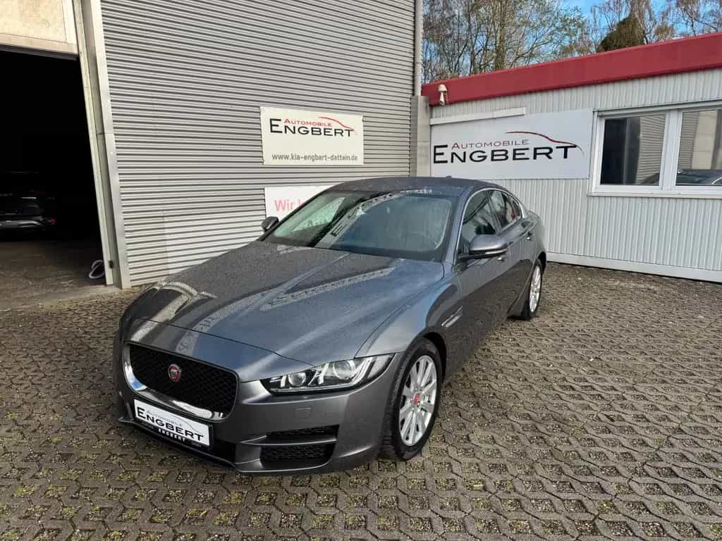 Jaguar XE 2,0L Automatik Pure Benzin*Navi*AWR*Garantie* 07/2019-photo-2