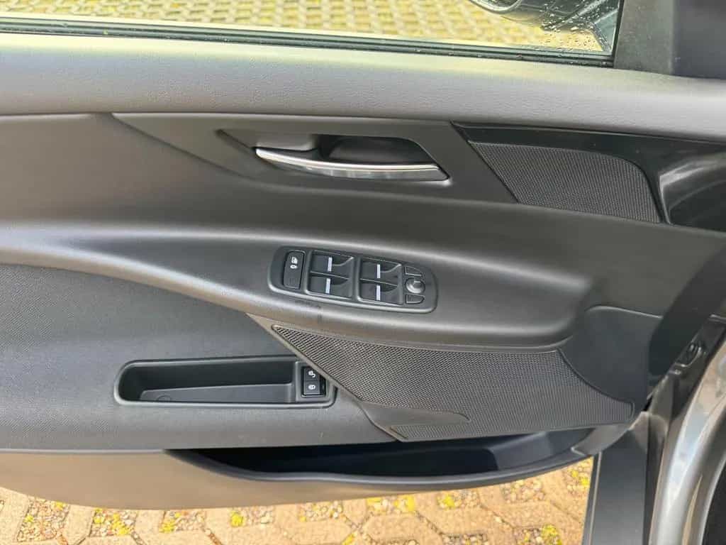 Jaguar XE 2,0L Automatik Pure Benzin*Navi*AWR*Garantie* 07/2019-photo-20