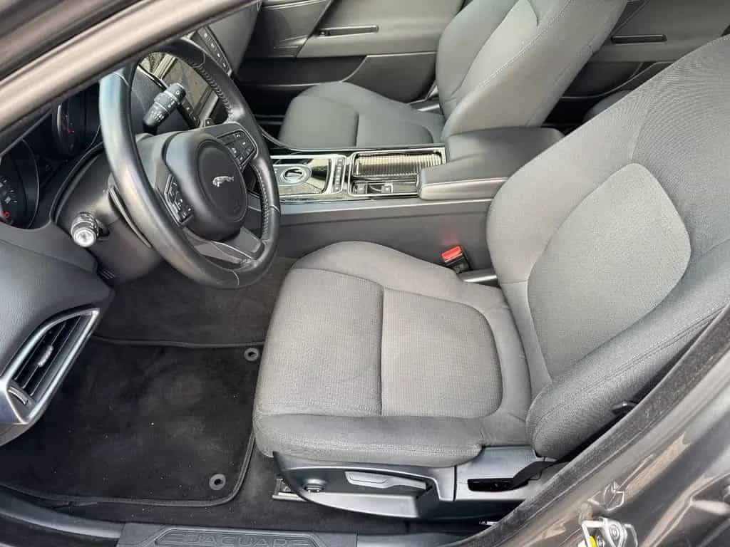 Jaguar XE 2,0L Automatik Pure Benzin*Navi*AWR*Garantie* 07/2019-photo-21