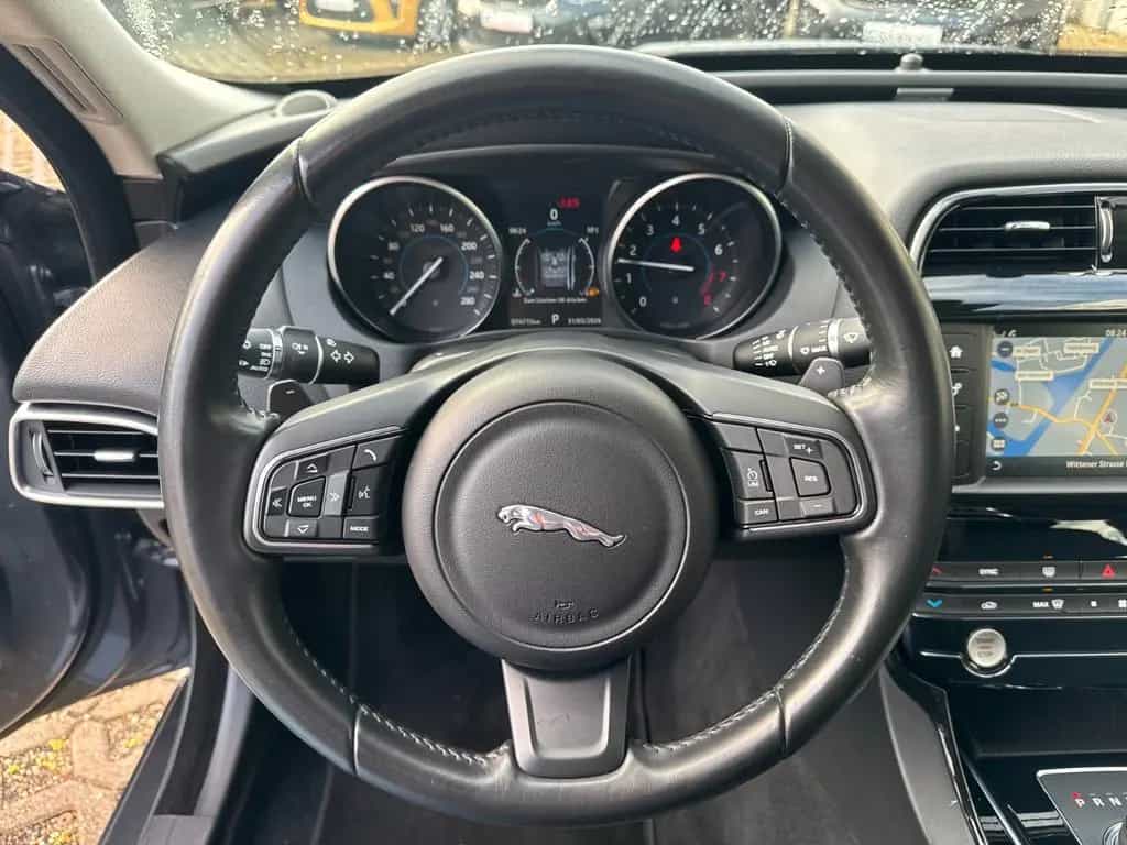 Jaguar XE 2,0L Automatik Pure Benzin*Navi*AWR*Garantie* 07/2019-photo-27