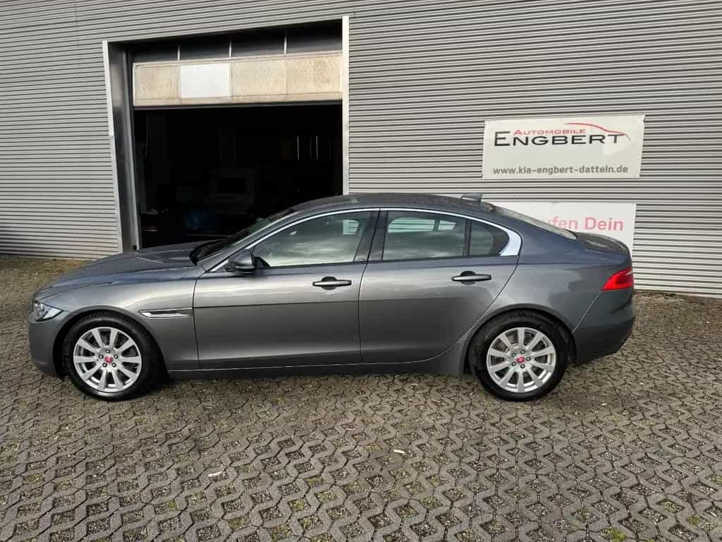 Jaguar XE 2,0L Automatik Pure Benzin*Navi*AWR*Garantie* 07/2019-photo-3