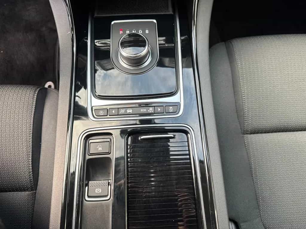 Jaguar XE 2,0L Automatik Pure Benzin*Navi*AWR*Garantie* 07/2019-photo-30