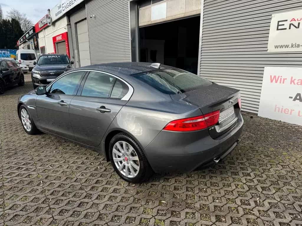 Jaguar XE 2,0L Automatik Pure Benzin*Navi*AWR*Garantie* 07/2019-photo-4
