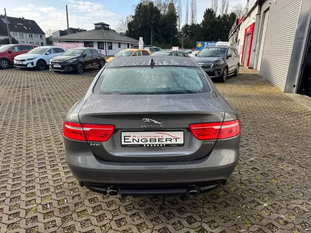 Jaguar XE 2,0L Automatik Pure Benzin*Navi*AWR*Garantie* 07/2019-photo-5
