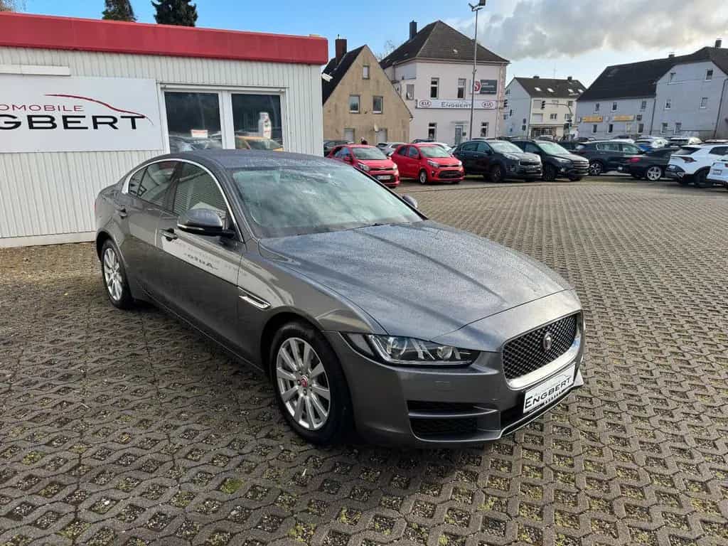 Jaguar XE 2,0L Automatik Pure Benzin*Navi*AWR*Garantie* 07/2019-photo-8