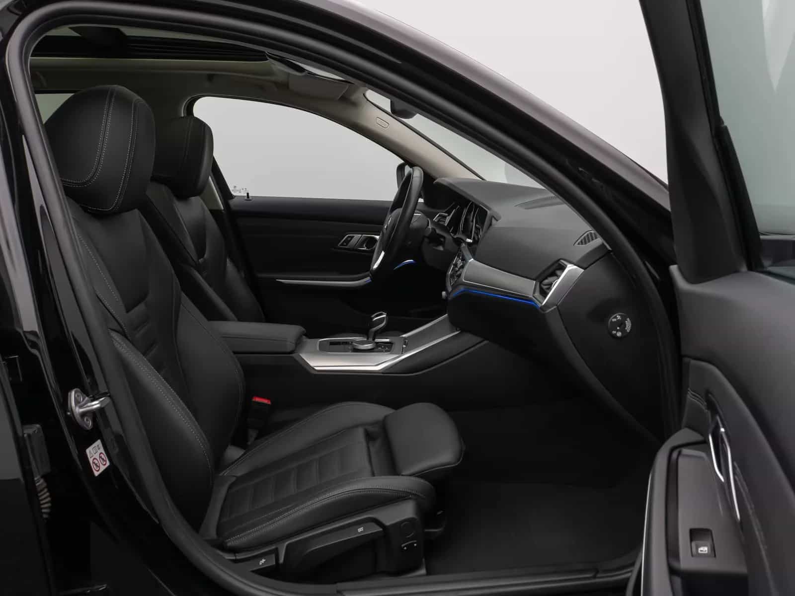 BMW 3 Series 03/2020-photo-24