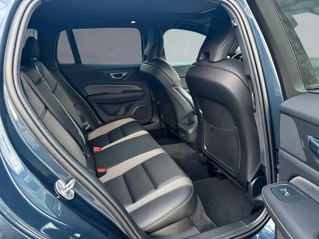 Volvo V60 B4 Mild-Hybrid Plus Dark ACC BLIS LED SD 03/2025-photo-4