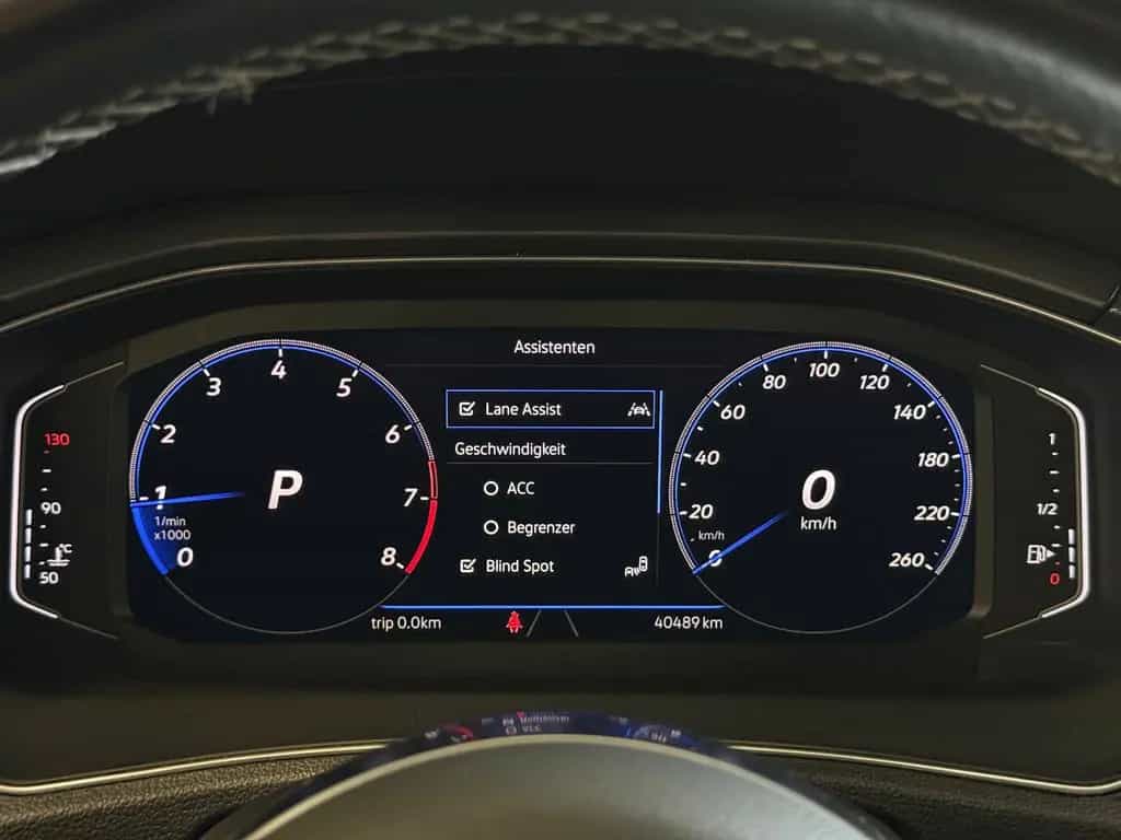Volkswagen T-Roc R-Line Sport DSG ACC AID Navi LED Kamera 10/2021-photo-17