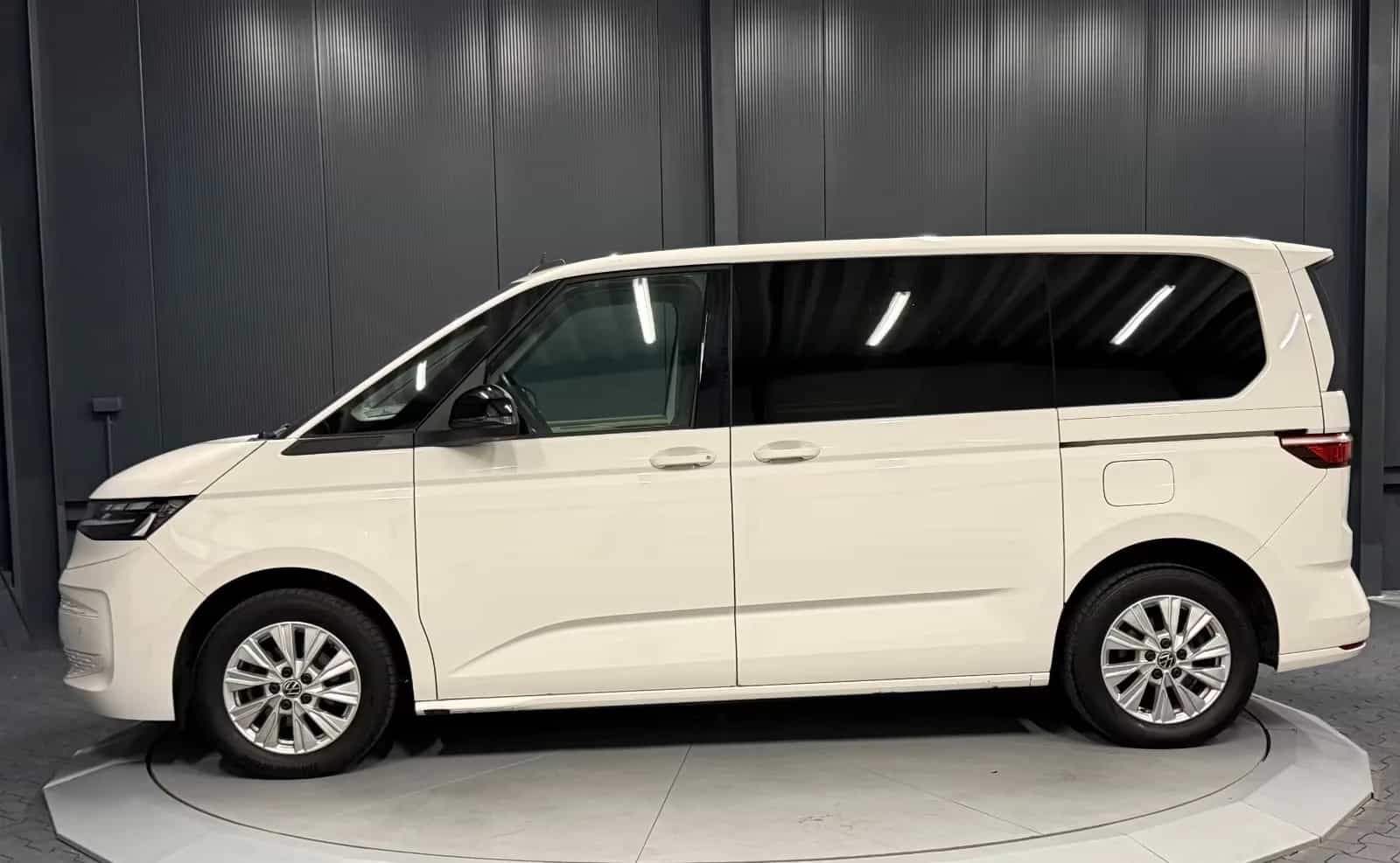 Volkswagen Transporter Multivan 11/2022-photo-1