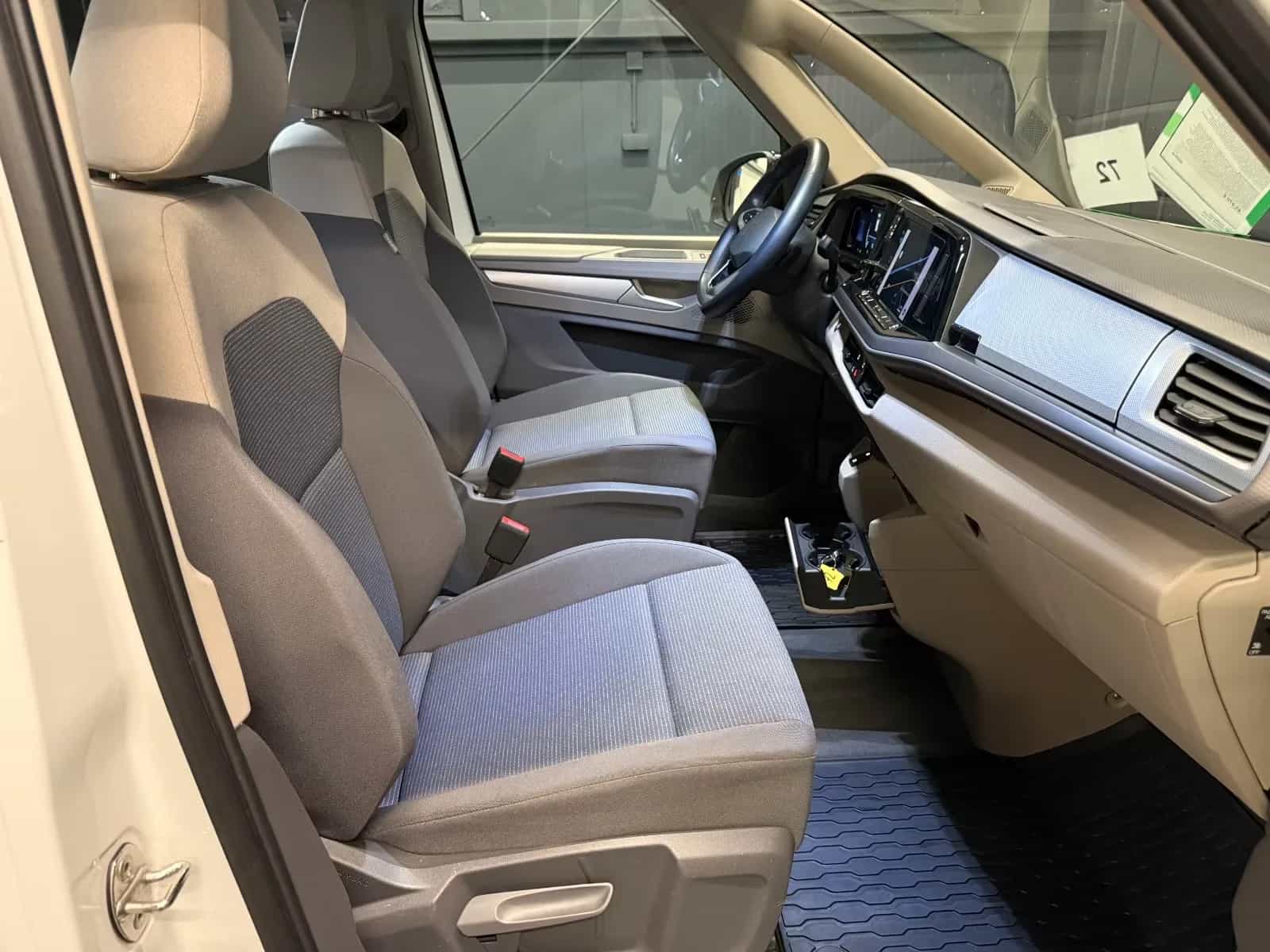Volkswagen Transporter Multivan 11/2022-photo-12