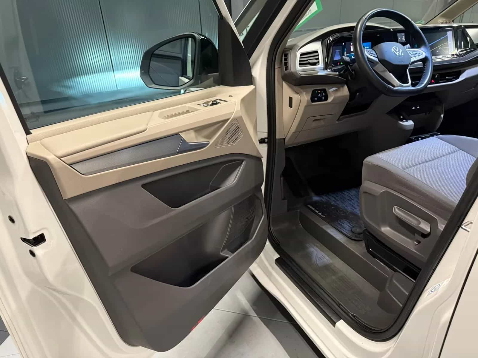 Volkswagen Transporter Multivan 11/2022-photo-22