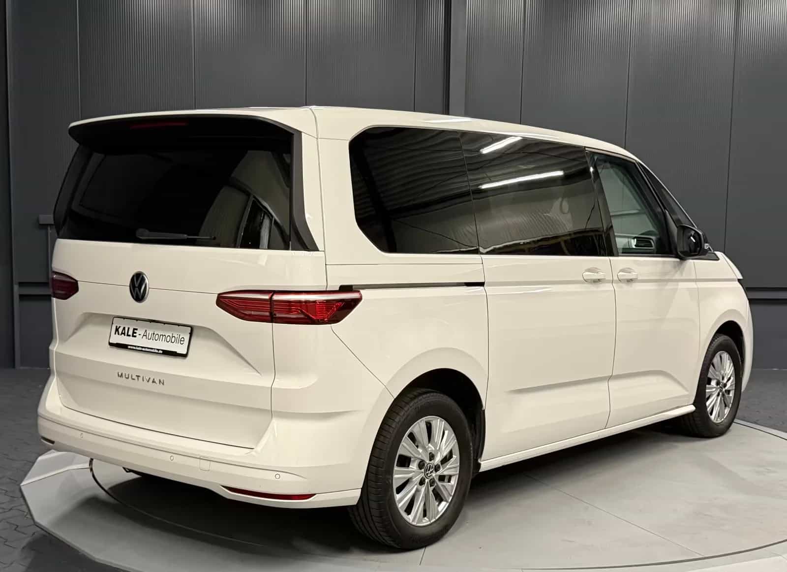 Volkswagen Transporter Multivan 11/2022-photo-6