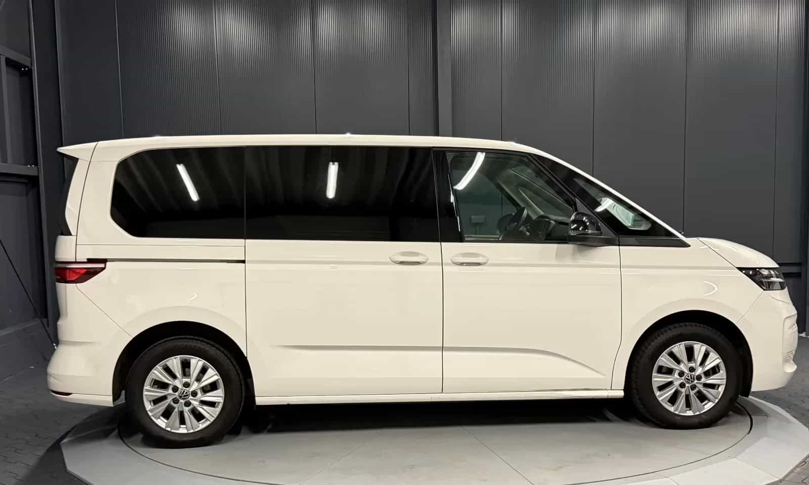 Volkswagen Transporter Multivan 11/2022-photo-7