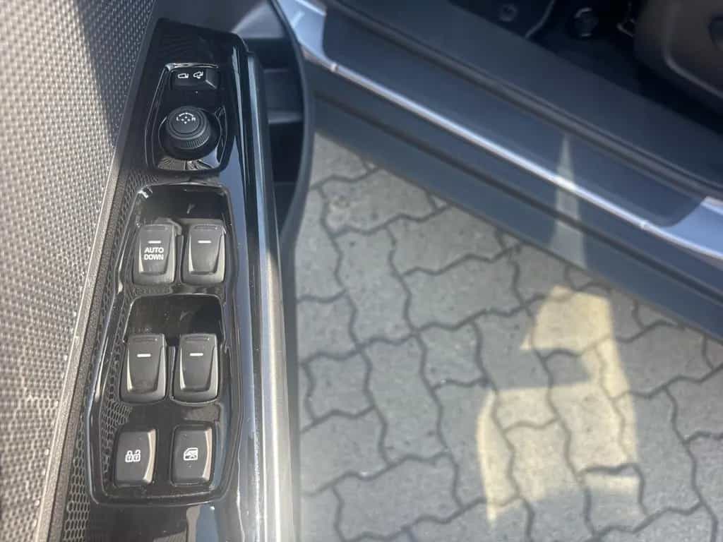 KGM Tivoli LUX 2WD Automatik,LED,PDC, RFK,DAB,NAVI,S null-photo-13
