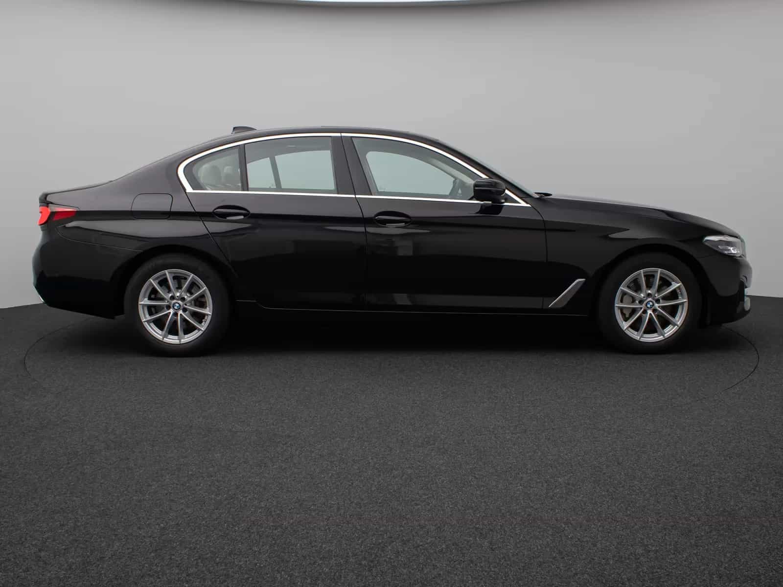 BMW 5 Series 12/2021-photo-4