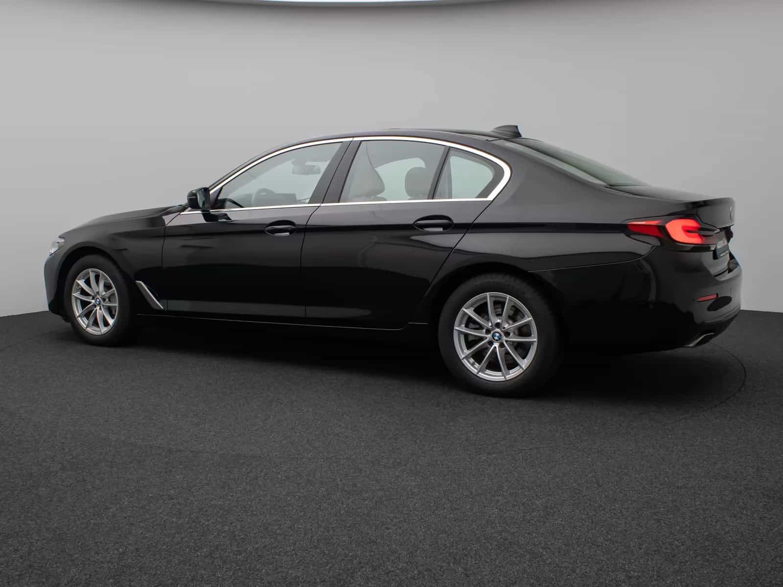 BMW 5 Series 12/2021-photo-9