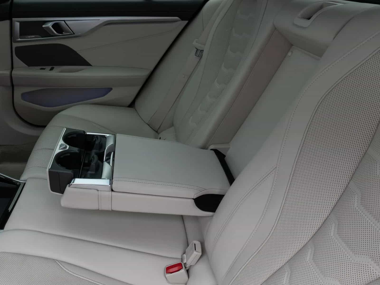 BMW M850 04/2021-photo-26