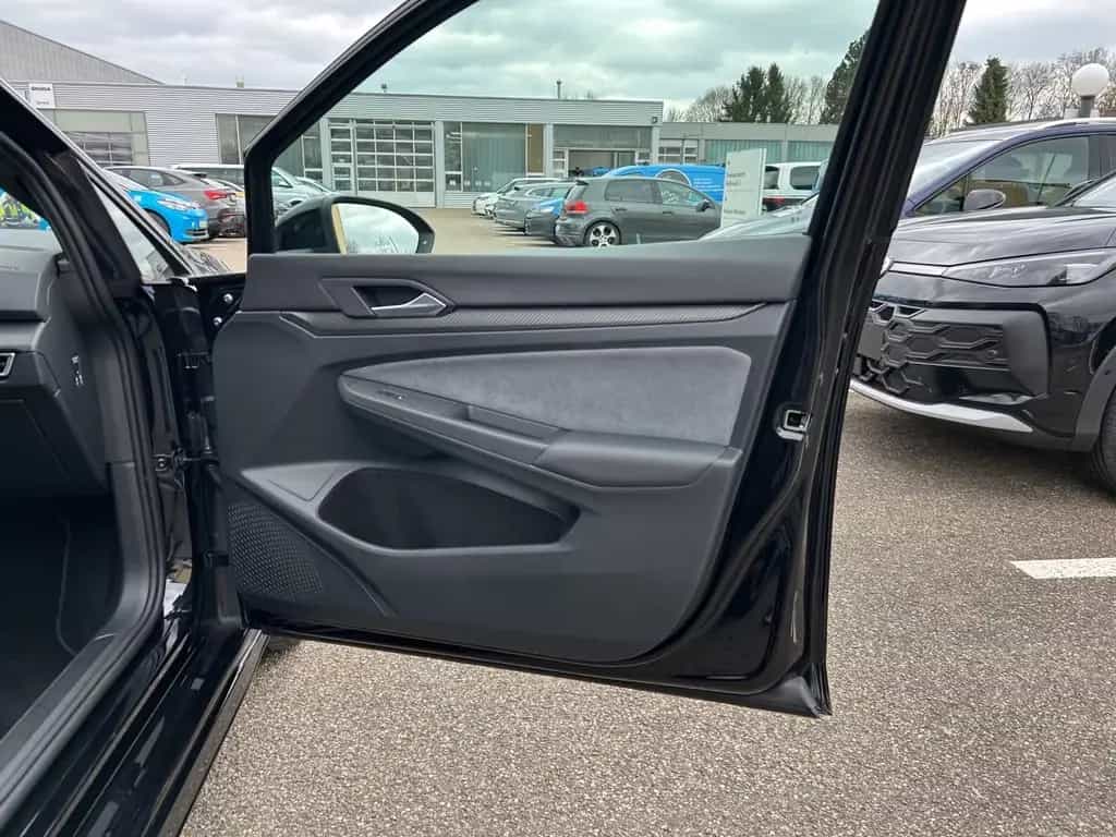 Volkswagen Golf 8 Var. 1.5 eTSI DSG R-Line LED KAM NAV 02/2024-photo-20