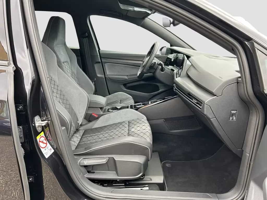 Volkswagen Golf 8 Var. 1.5 eTSI DSG R-Line LED KAM NAV 02/2024-photo-21