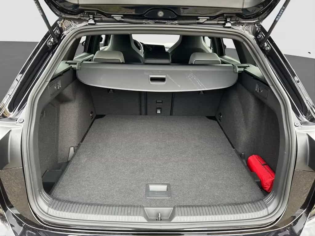 Volkswagen Golf 8 Var. 1.5 eTSI DSG R-Line LED KAM NAV 02/2024-photo-23