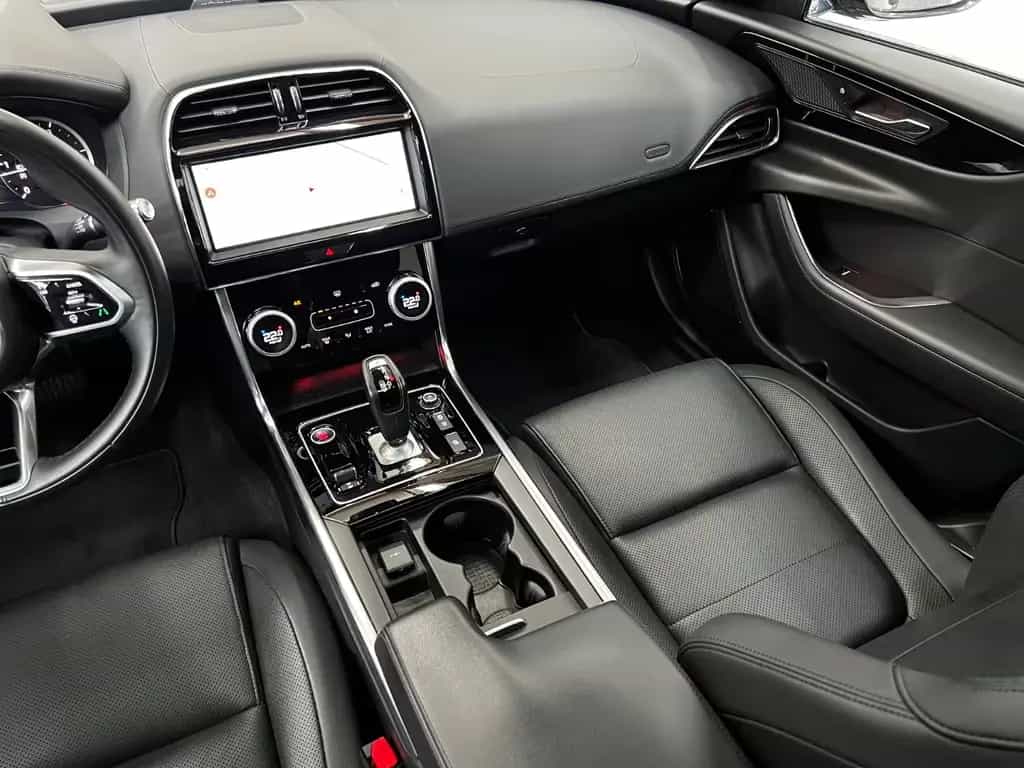Jaguar XE S  AWD 4x4 *LEDER*PANO*LED*NAVI*ACC*360°CAM* 03/2021-photo-11