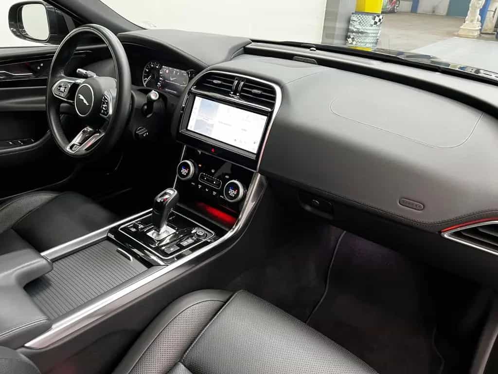 Jaguar XE S  AWD 4x4 *LEDER*PANO*LED*NAVI*ACC*360°CAM* 03/2021-photo-12