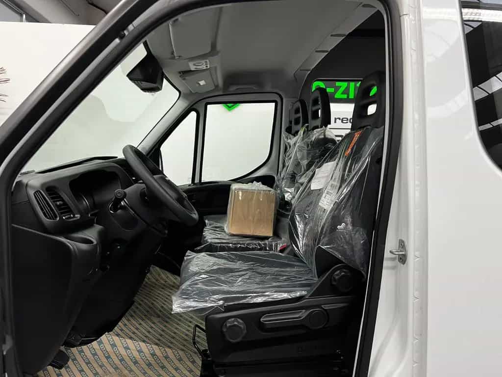 Iveco Daily 35S14 CRV DoKa 7-Sitzer / Kasten NEW MODEL 01/2026-photo-9