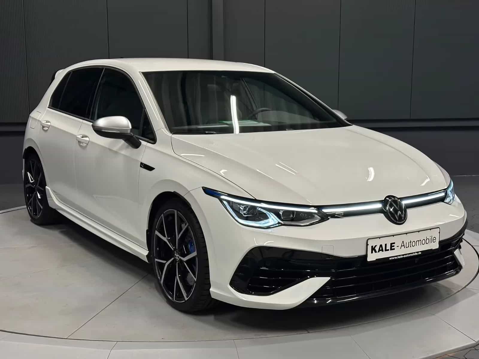 Volkswagen Golf 09/2023-photo-0