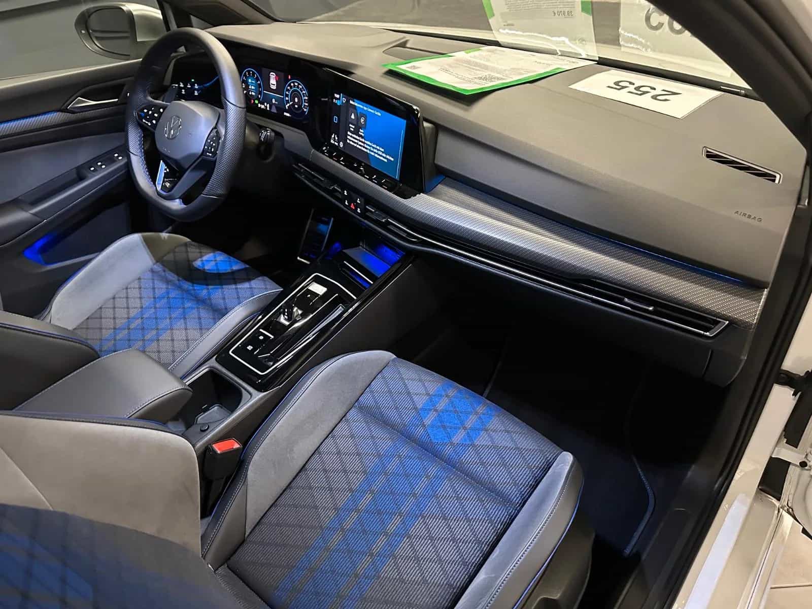 Volkswagen Golf 09/2023-photo-10