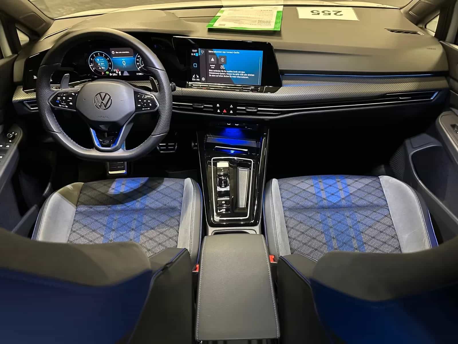 Volkswagen Golf 09/2023-photo-11