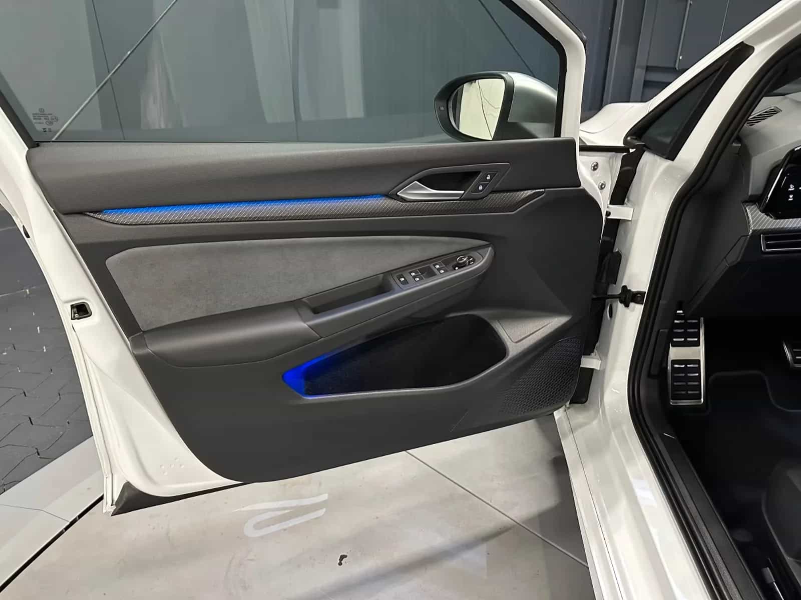 Volkswagen Golf 09/2023-photo-12