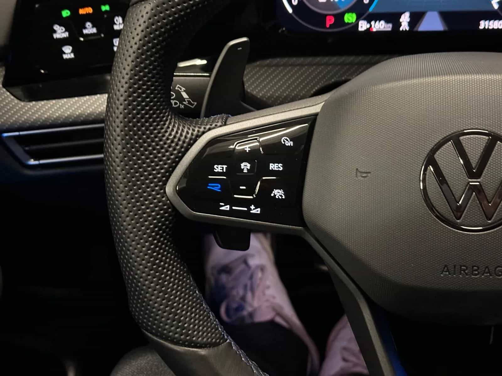 Volkswagen Golf 09/2023-photo-16