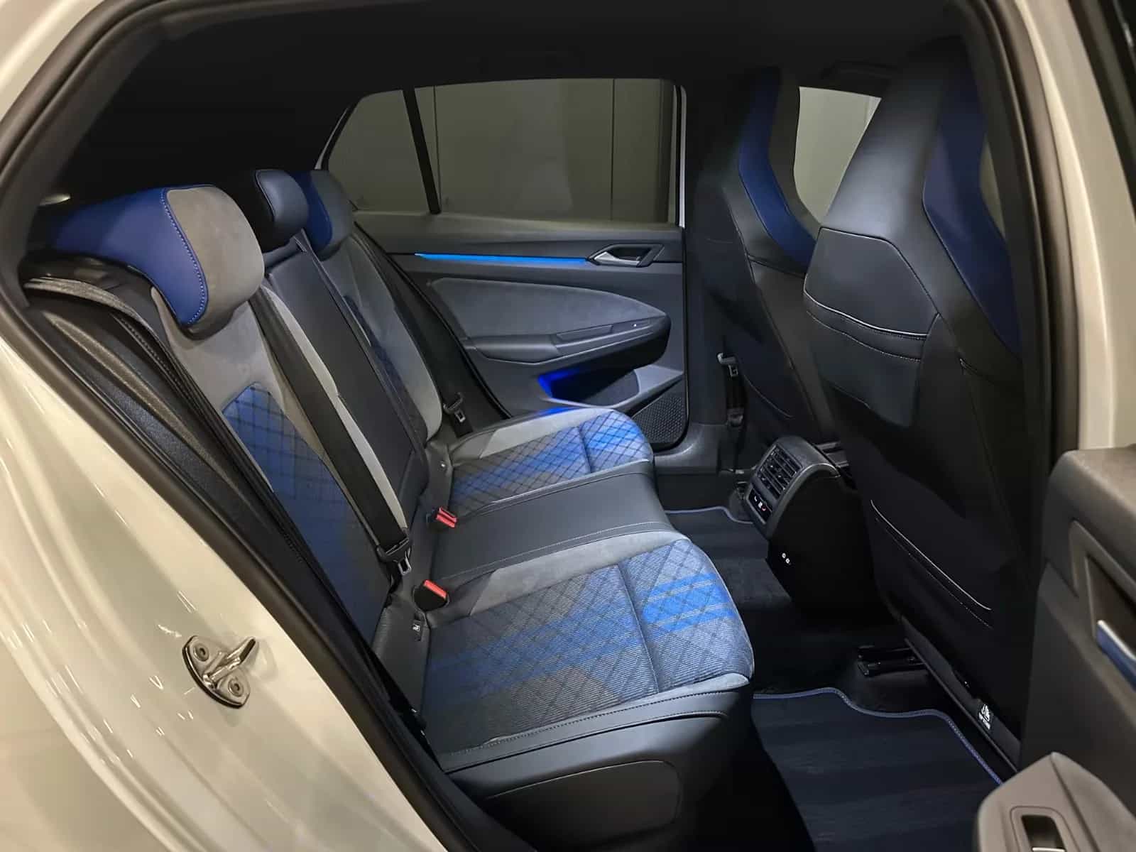 Volkswagen Golf 09/2023-photo-26