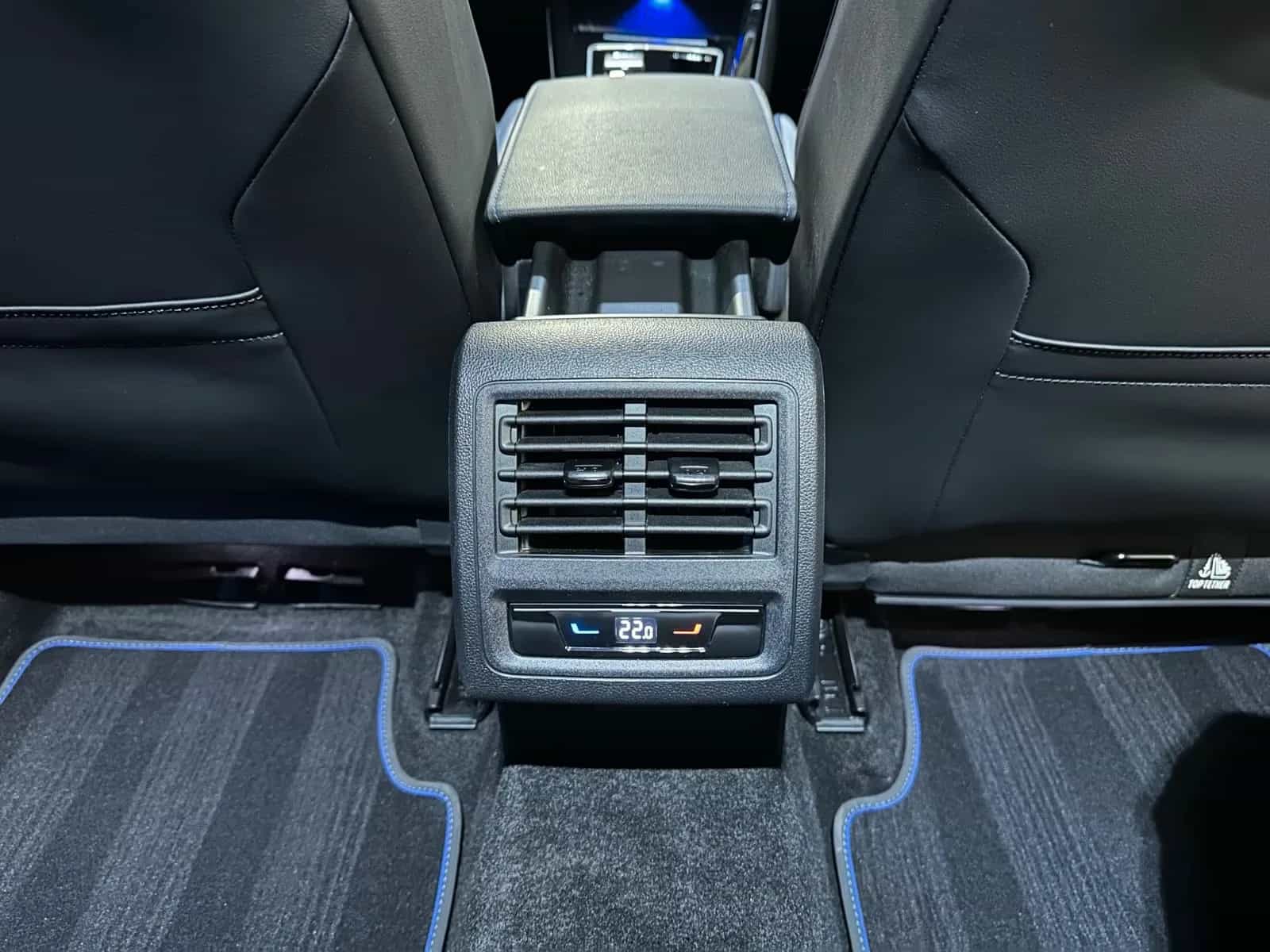 Volkswagen Golf 09/2023-photo-27