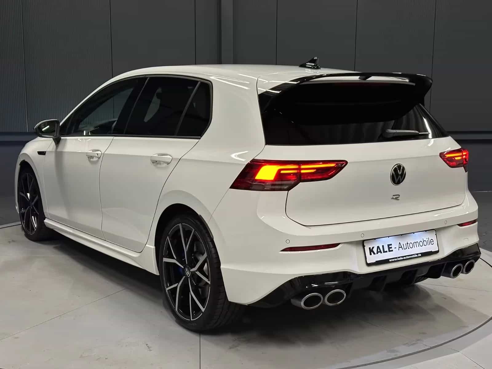 Volkswagen Golf 09/2023-photo-3
