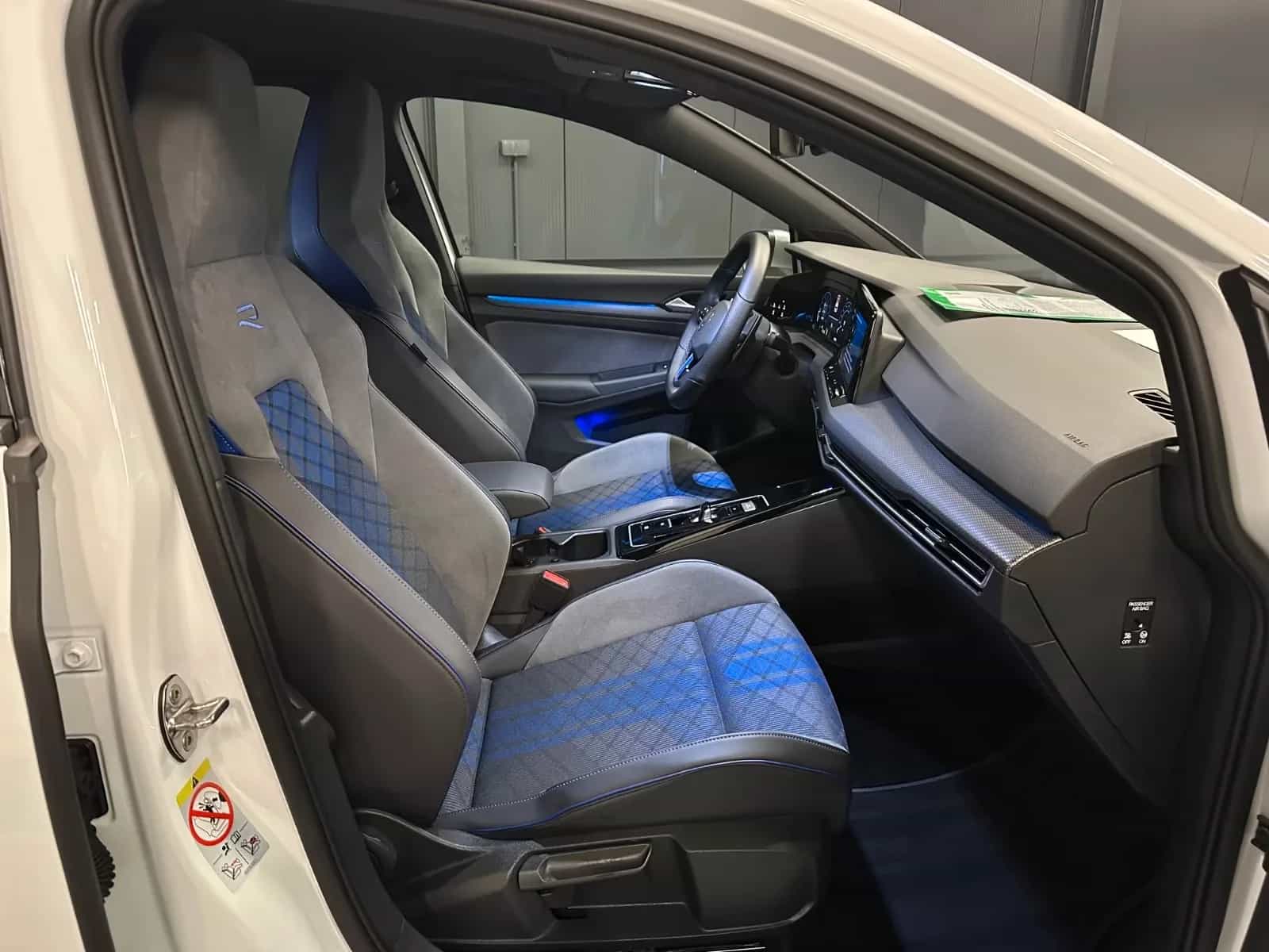 Volkswagen Golf 09/2023-photo-9