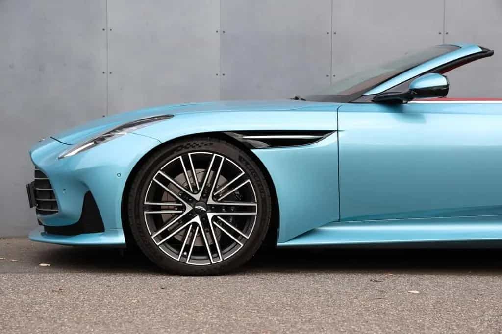Aston Martin DB12 Volante 1. Hand 07/2024-photo-13