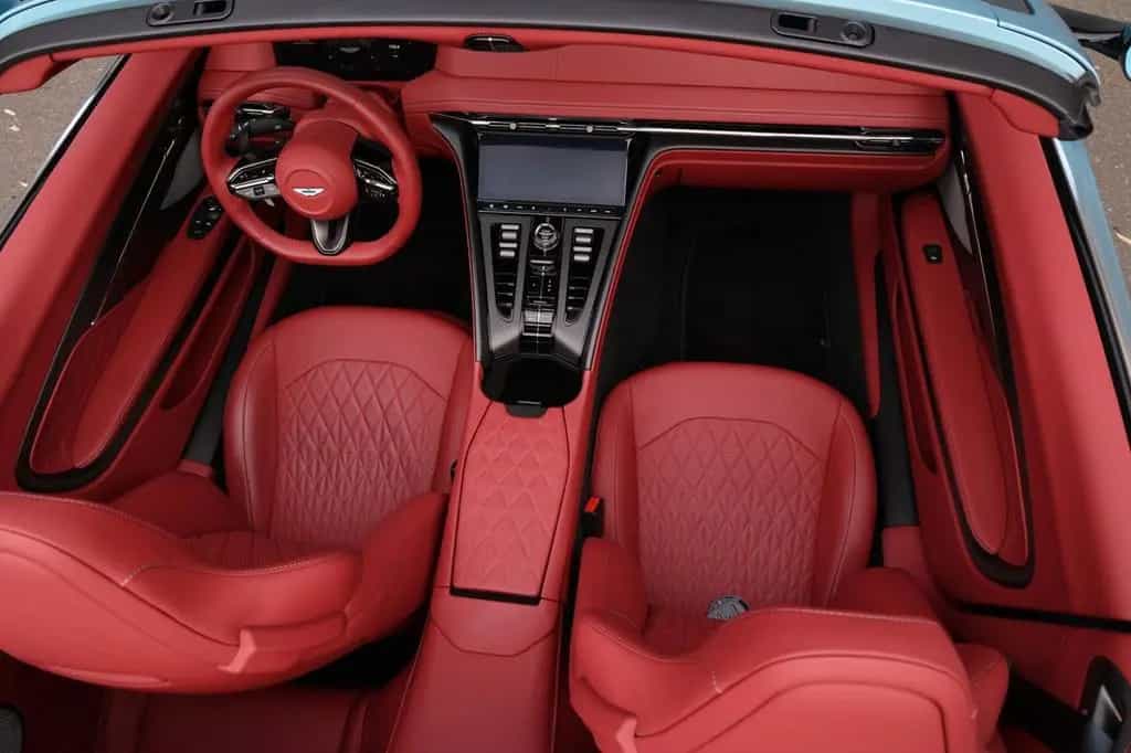 Aston Martin DB12 Volante 1. Hand 07/2024-photo-19