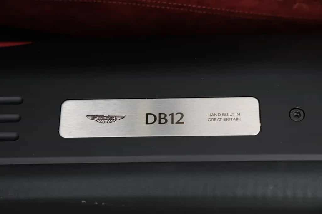 Aston Martin DB12 Volante 1. Hand 07/2024-photo-21
