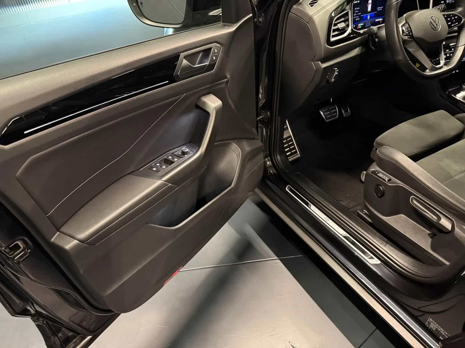 Volkswagen T-Roc 01/2023-photo-21