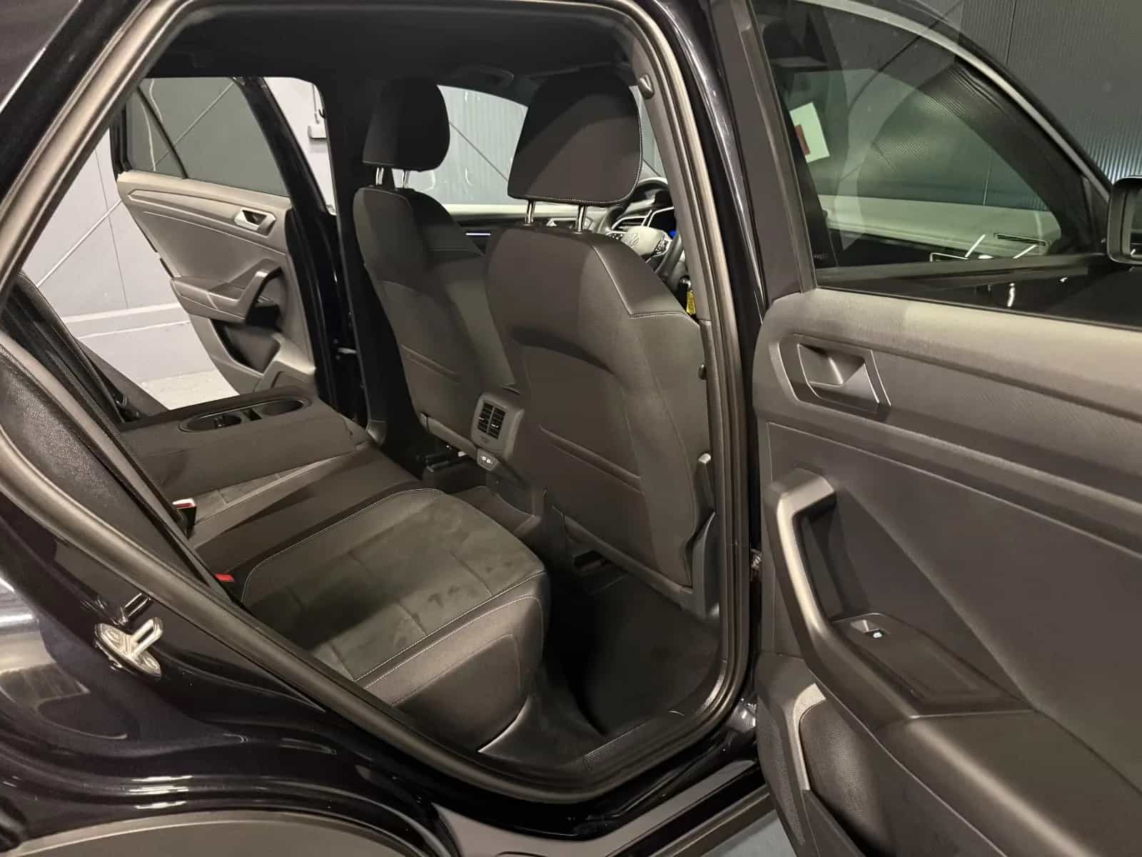Volkswagen T-Roc 01/2023-photo-26