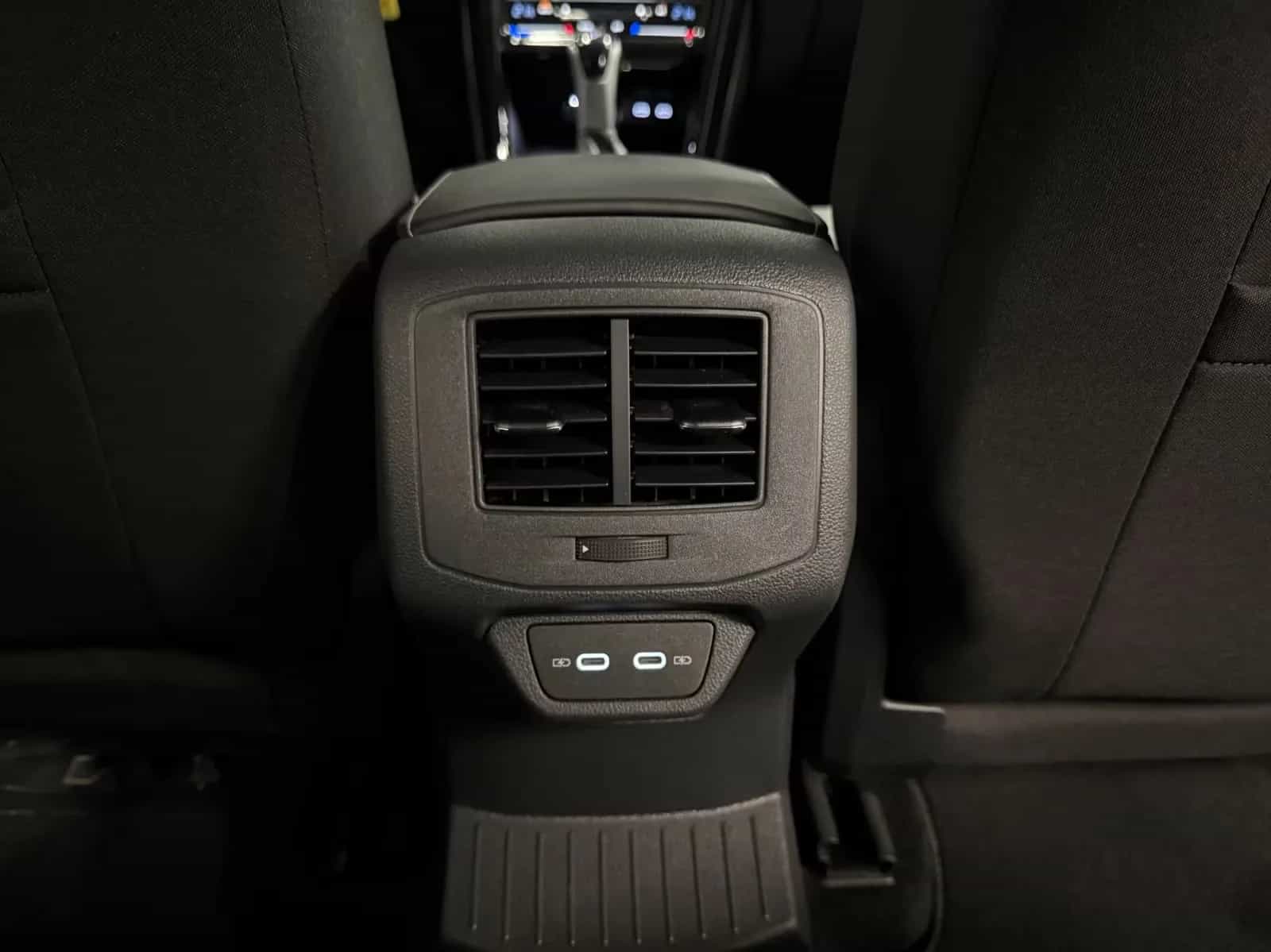 Volkswagen T-Roc 01/2023-photo-27