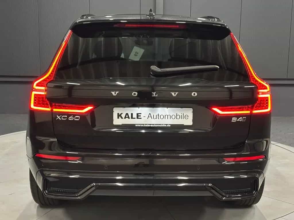 Volvo XC60 Plus Dark AWD *PANORAMA*360*LEDER*HIFI* 03/2023-photo-3