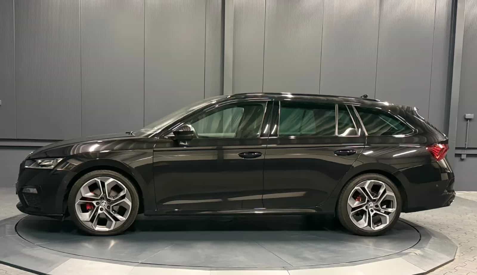 Skoda Octavia 09/2022-photo-2