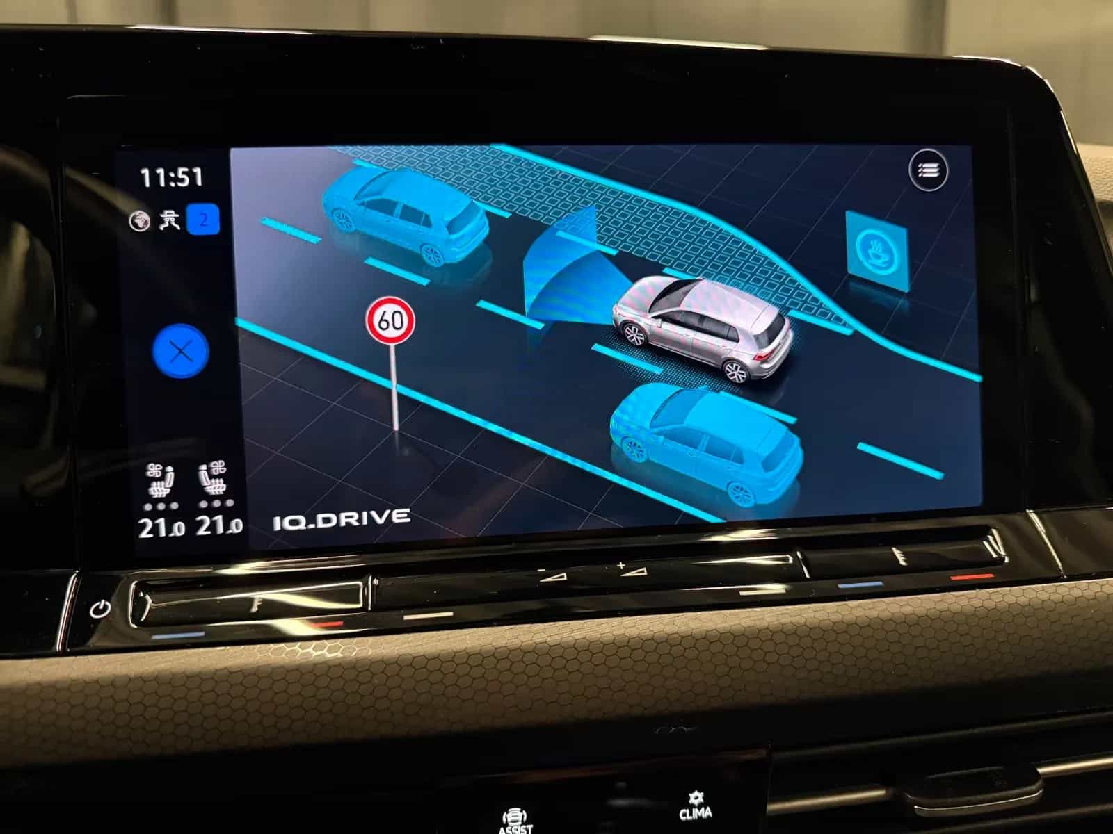 Volkswagen Golf 12/2023-photo-18