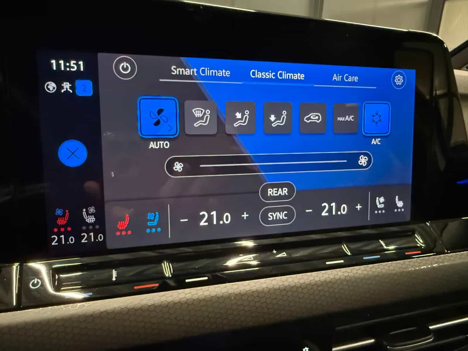 Volkswagen Golf 12/2023-photo-21