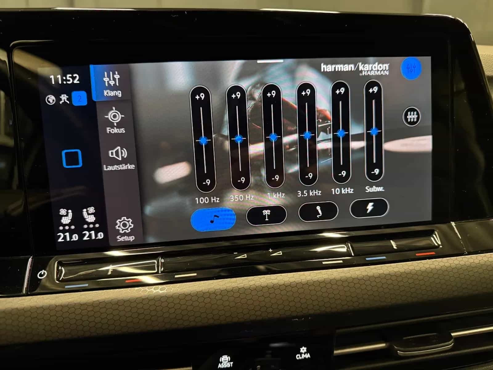 Volkswagen Golf 12/2023-photo-22