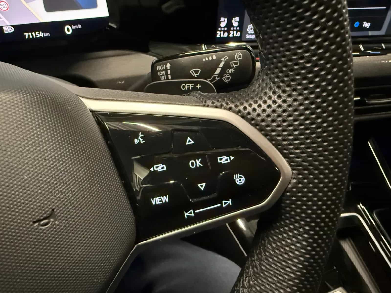 Volkswagen Golf 12/2023-photo-27
