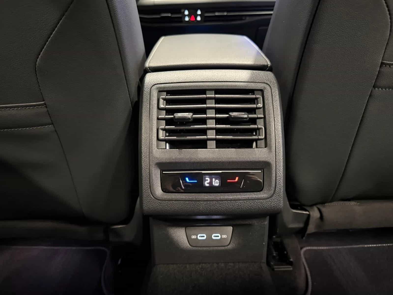 Volkswagen Golf 12/2023-photo-32
